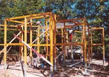 Schulhofgeschichte Affenhaus fertig