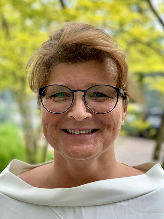 Frau M. Illing, Sekretariat